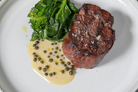 Говяжья вырезка с перечным соусом