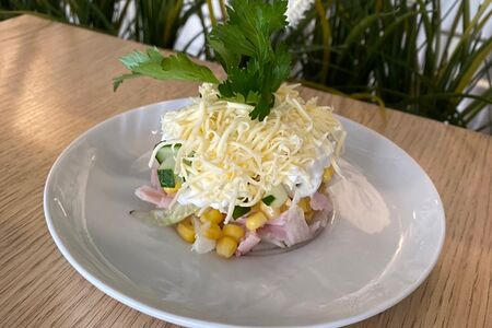 Салат с ветчиной