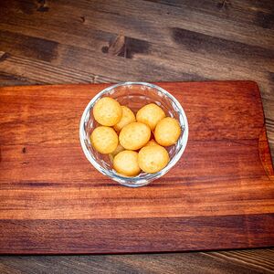 Сырные шарики с халапеньо