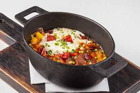 Полента с рагу из говядины, страчателлой и копчёным сыром скаморца