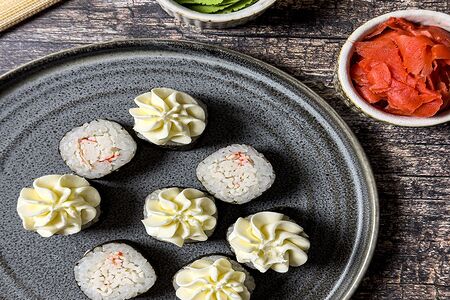 Ролл Чизмаки с крабом