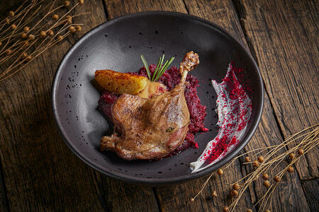 Утиные ножка со свекольной подпалкой