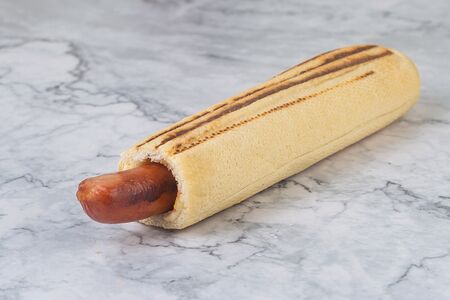 Французский с куриной сосиской