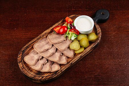 Язык отварной