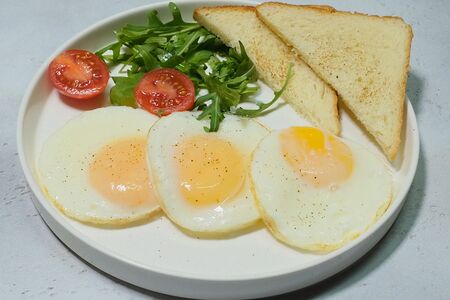 Яичница глазунья из 3х яиц