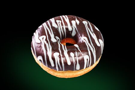 Пончик шоколадный