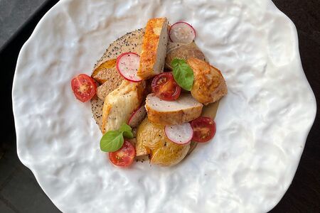 Куриная грудка с луковым кремом