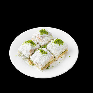 Молочная пахлава с фисташками