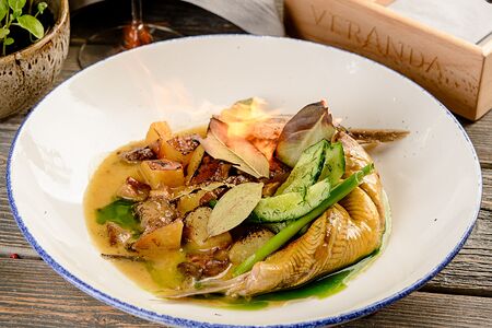 Дикая стерлядь с картофелем и грибами