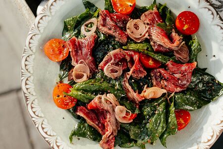 Салат с ростбифом