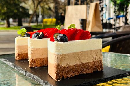 Три шоколада