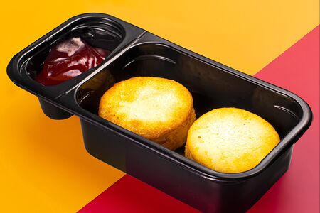 Творожные сырники с клубничным джемом