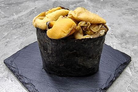 Гункан с мясо мидиями