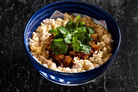 Рис с креветками и яйцом