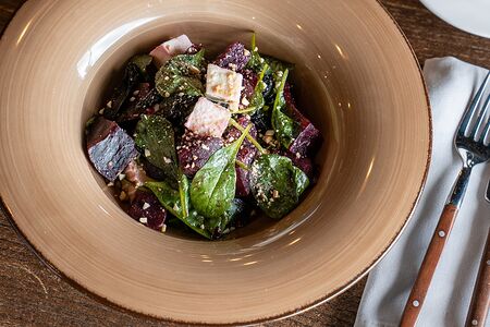 Запечённая свёкла с козьим сыром