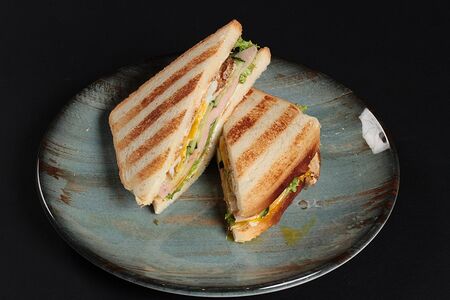 Сэндвич с ветчиной и яйцом