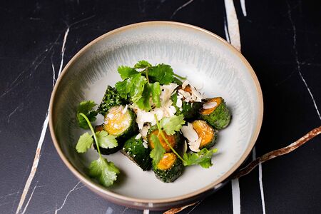 Битые огурцы c азиатским соусом