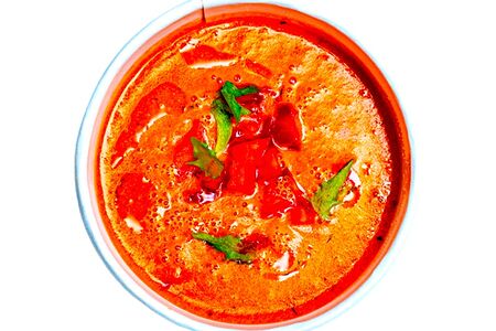 Томатный суп с копченостями