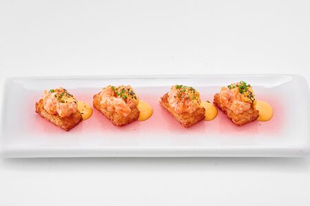 Хрустящий рис с лососем (4 шт.)