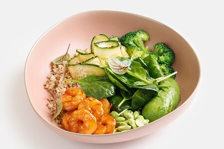 Зеленый салат с креветками и киноа