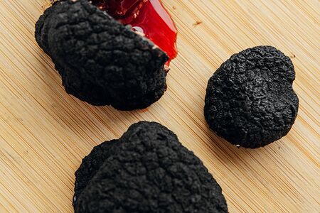 Чизкейк Три шоколада с вишней и лесным орехом