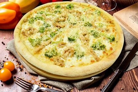 №22 Пицца с курицей и брокколи