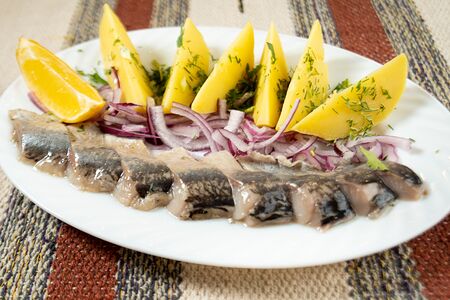 Филе сельди с отварной картошкой