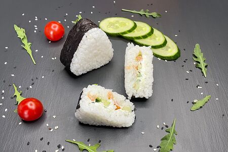 Онигири с рыбкой