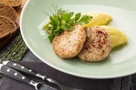 Котлеты куриные с картофельным пюре