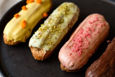 Эклер Фисташковый