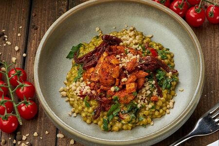 Птитим с цыпленком и вялеными томатами