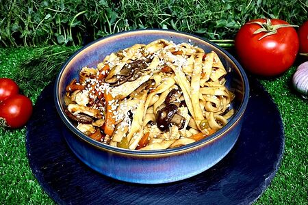 Вок с курицей и грибами