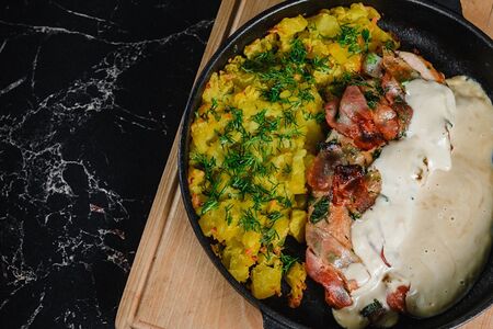 Цыплёнок в беконе