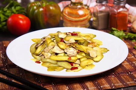 Корнишоны обжаренные со свининой