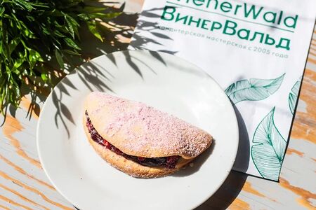 Сочень с ягодой