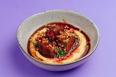 Томленые телячьи щечки