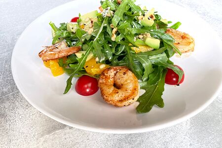 Салат с креветкой и апельсином