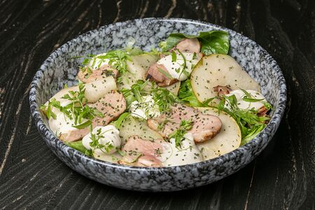 Салат с уткой и дорблю