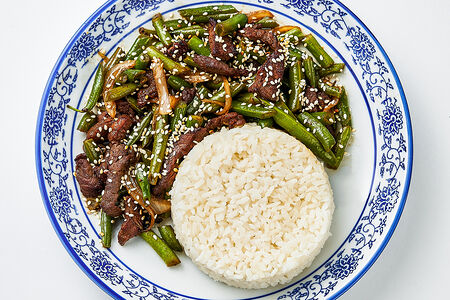 Говядина со стручковой фасолью и рисом