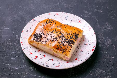 Пирог с ветчиной и сыром