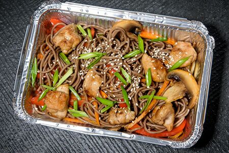 Вок Соба с курицей под устричным соусом