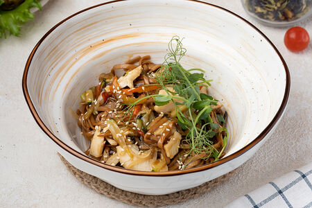 Wok с курицей и овощами