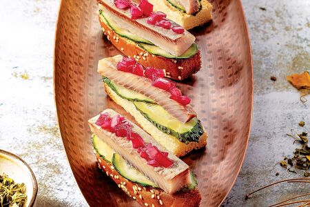 Мини-бриоши с сельдью