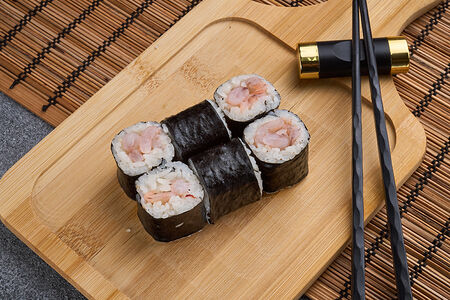 Ролл с креветкой