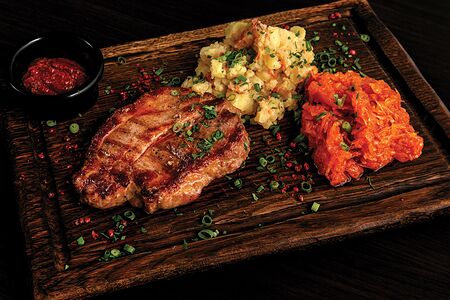 Стейк из cвинoй шеи