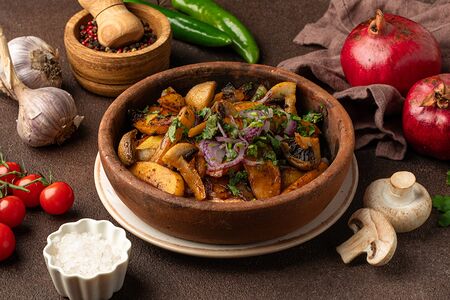 Картофель, жаренный с грибами