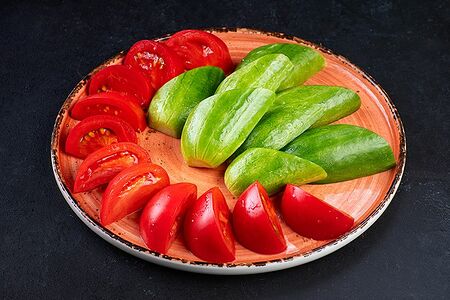 Помидоры и огурцы