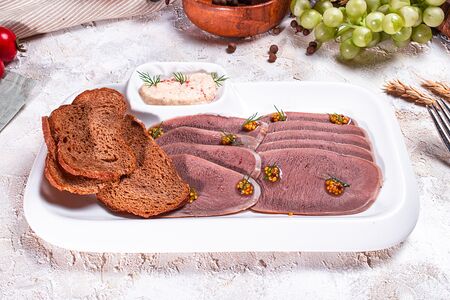 Томлёный говяжий язык