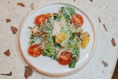 Цезарь с куриным филе су-вид