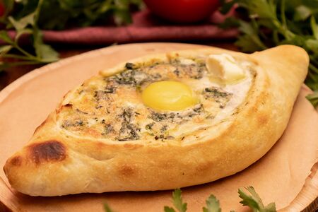 Хачапури лодочка с курицей и сыром сулугуни